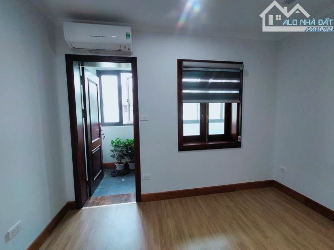 Mặt phố Bùi Ngọc Dương tập thể tầng 5 diện tích  100m , 4 ngủ , nội thất đẹp
