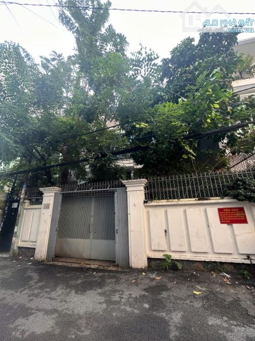Bán nhà hẻm xe hơi đường Lê Văn Sỹ thông Trường Sa, Quận 3. DT 8.8x20m (4 tầng)