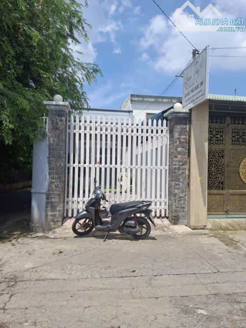 Bán nhà SR,TC, góc 2 MT, gần ngã tư Nguyễn Khuyến giá rẻ, chỉ 2 tỷ 990