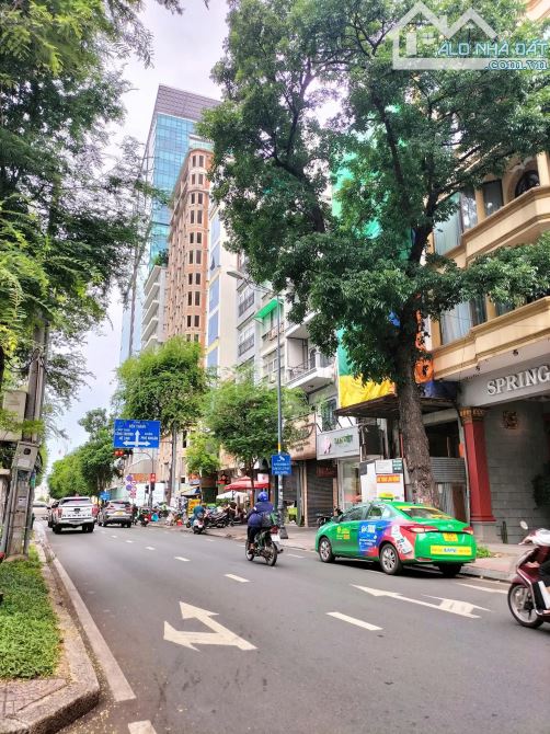 Bán Khác Sạn Đường Lê Thánh Tôn, Quận 1 - Thu Nhập 250tr/ Tháng- Hầm 8 Tầng- Giá 99 Tỷ