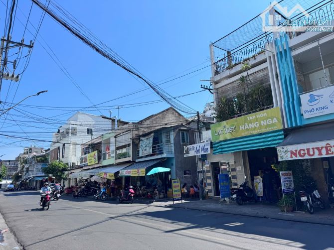 - Chính chủ gửi bán gấp nhà trung tâm thành Phố Nha Trang để chuyển vào Sài Gòn.