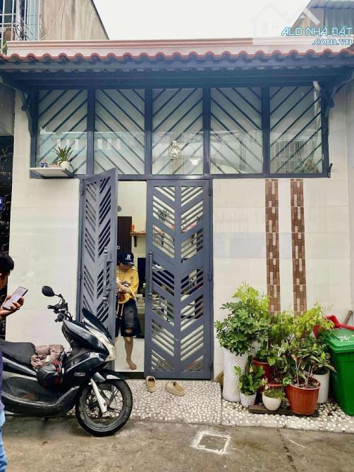 NHÀ TRỆT LỬNG MỚI HẺM XE HƠI THÔNG TỨ TUNG GẦN TRƯỜNG ĐẠI HỌC GIAO THÔNG VẬN TẢI TCH35,Q12