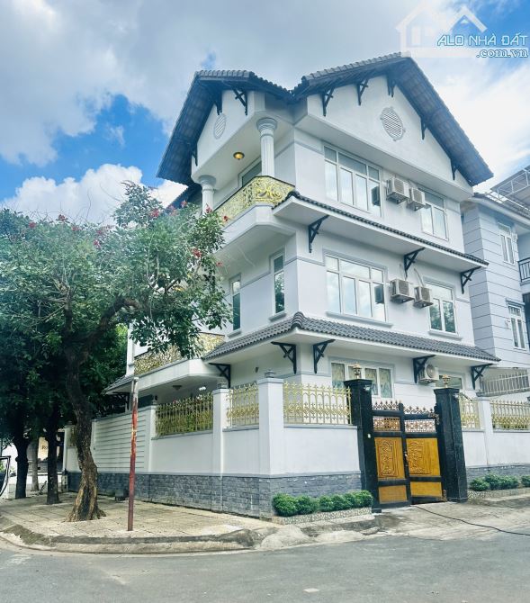CHO THUÊ NHÀ CĂN GÓC ĐƯỜNG THẢO ĐIỀN 450M2 GIÁ 60 TRIỆU - VỊ TRÍ KINH DOANH