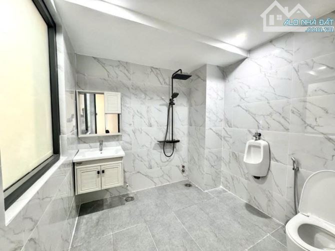 Chính chủ bán căn nhà đường Nguyên Hồng - 45m2- 4 tầng- 3pn - nhà mới ở ngay