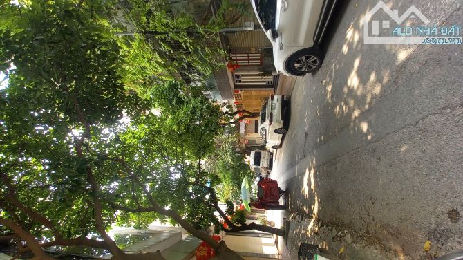 Bán nhà Quang Trung, Hà Đông, kinh doanh,ô tô 52m2, mặt tiền 4m, giá 9,8 tỷ.