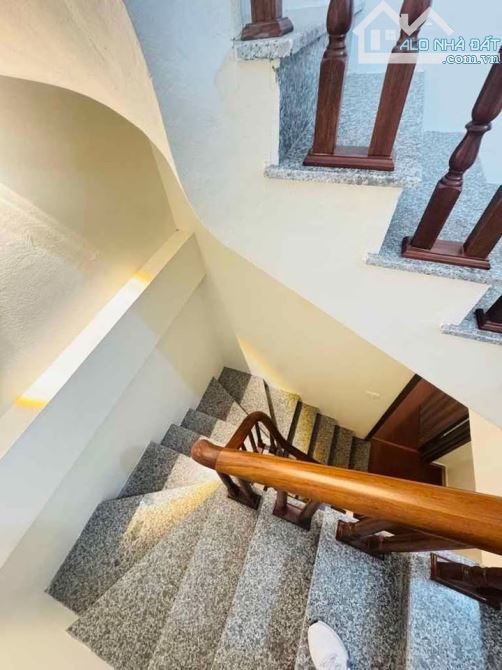 BÁN NHÀ XUÂN THỦY. TT CẦU GIẤY– CÁCH 1 NHÀ RA PHỐ . GẦN NHIỀU TRƯỜNG ĐẠI HỌC– GIÁ 11.X TỶ/