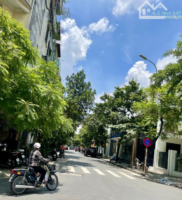 🏡LÕI ĐỐNG ĐA -HOÀNG CẦU-NGÕ NÔNG- Ô TÔ ĐỖ CỬA-NHÀ PHÂN LÔ- 2 THOÁNG-DÂN XÂY-THANG MÁY