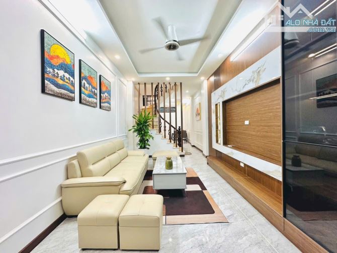 9.65 tỷ nhà 5 tầng 41m2 trần quốc vượng cầu giấy