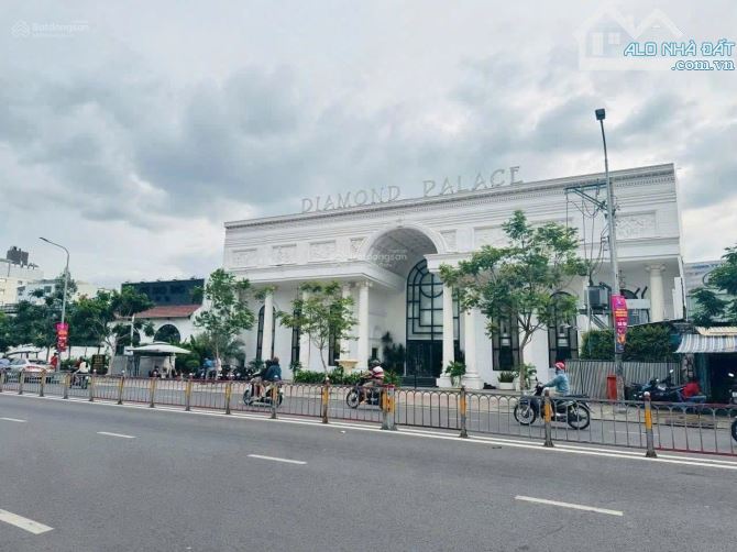 BÁN NHÀ MẶT TIỀN LỚN – ĐƯỜNG NGUYỄN VĂN CỪ, QUẬN 5 DT 50x50m CN 2000m2