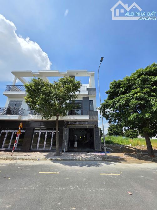 Bán nhà mới 1T2L 4.5x15m, đường N2 KDC Lê Phong Thuận Giao gần chợ 185, full nội thất