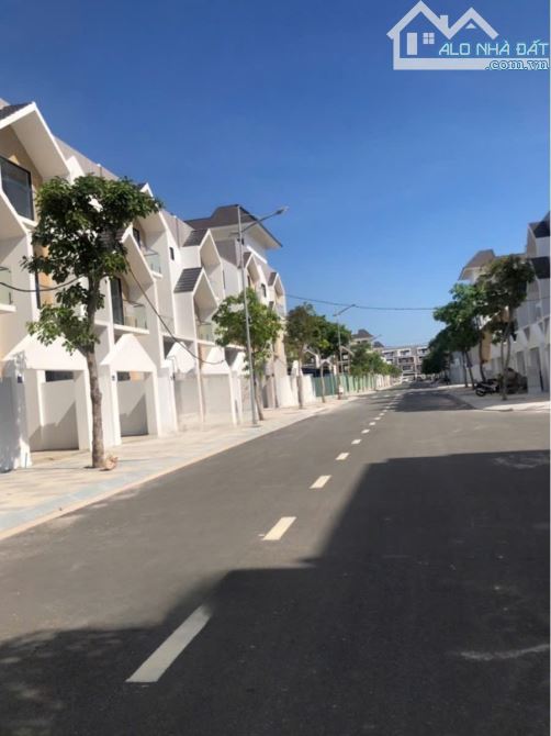 Cần bán căn nhà phố 1 trệt 2 lầu tại Long Toàn, Bà Rịa