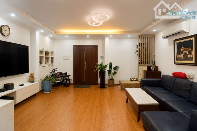 🌟 HIẾM! Căn hộ tầng trung gần 80m² Láng Hạ – Sổ đỏ, Nội thất, View đẹp