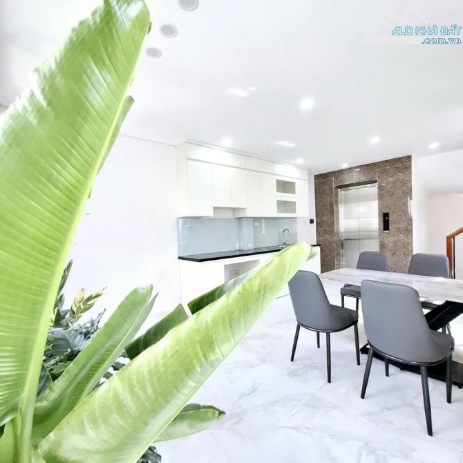 HIẾM. NHÀ LÔ GÓC PHỐ SÀI ĐỒNG 40M2, 6T THANG MÁY. MT 4.5M, Ô TÔ CẠNH NHÀ - 8 TỶ