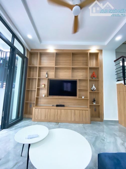 BÁN NHÀ XINH 2 LẦU - TẶNG FULL NỘI THẤT - SHR - TT Q.7 - NHỈNH 4 TỶ( TL )