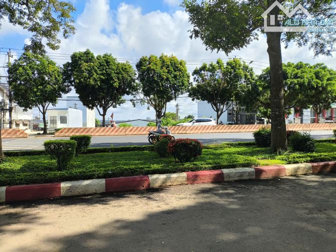 BÁN ĐẤT MẶT ĐƯỜNG PHẠM VĂN ĐỒNG PHƯỜNG TÂN HÒA BMT DT 5X22 TC FULL  4,1TY KINH DOANH BUÔN