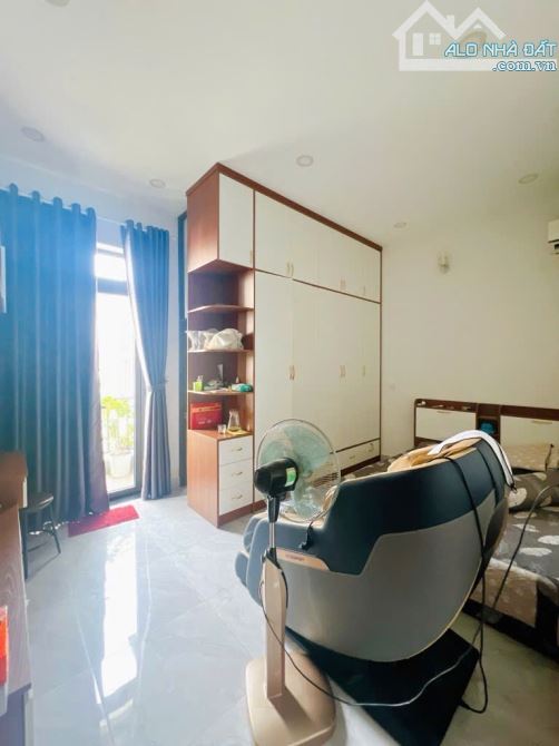 NHÀ LÔ GÓC, SỔ VUÔNG - HẺM 10m KHU ẨM THỰC NGUYỄN NHỮ LÃM - 4.2x15 (65m2) - 7 TỶ
