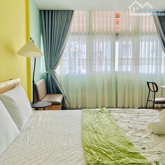 Cho thuê căn hộ mới - sạch sẽ - giá hợp lý quận 1, cửa sổ đón nắng, gần Đại học Hoa Sen