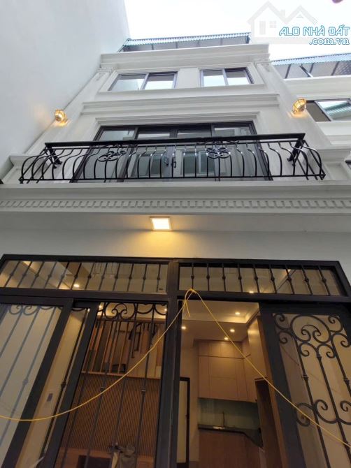 Rẻ nhất Thạch Bàn, 45m, 6 ngủ, giá chỉ 6.850tỷ còn bớt
