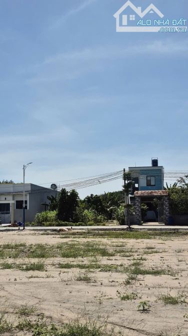 Năm 2022 mua đỉnh điểm 1ty100 nay cần tiền bán 600tr lô đất 200m2 ngay mặt tiên đường nhua