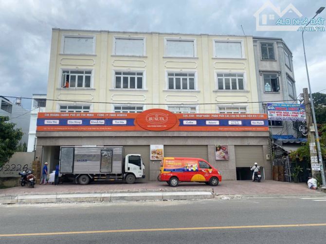 Cho thuê nhà căn góc 2 mặt tiền đường số 34 dt 20x20m 3L có thang máy