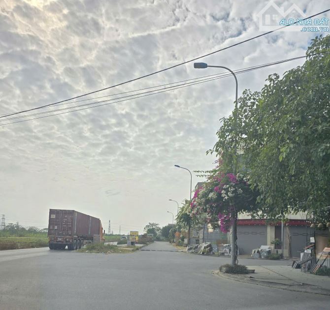 Bán lô đất mặt đường trục chính đường 287 gần vòng xuyến khu c Phật Tích. Giá 6.7 tỷ