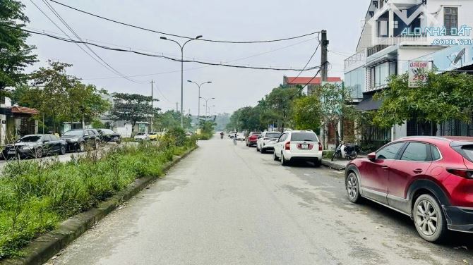 Bán đất mặt tiền Nguyễn Văn Đào vuông góc Bùi Thị Xuân
