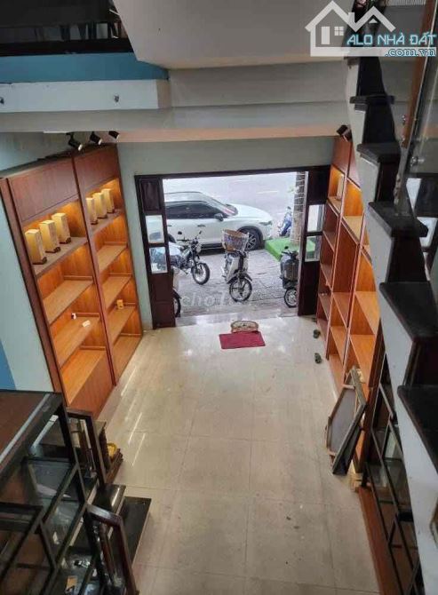 Cho thuê nhà 4 tầng MT Đống Đa sầm uất