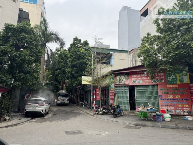 Bấn đất tái định cư phố trạm lô góc 100m² , mt 14m vỉa hè kinh doanh giá 32 tỷ .