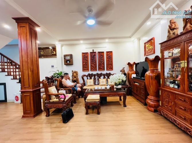 Bán Nhà Văn Chương, Quận Đống Đa, 46m2, 5 Tầng Dân Xây, Gần Hồ, Gần Phố, Nhỉnh 9 Tỷ