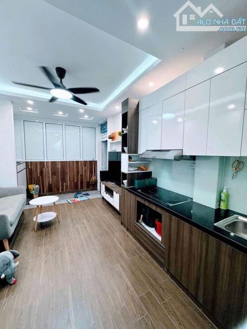 BẠCH MAI , HAI BÀ TRƯNG , 30M ĐẸP LONG LANH,FULL NỘI THẤT.