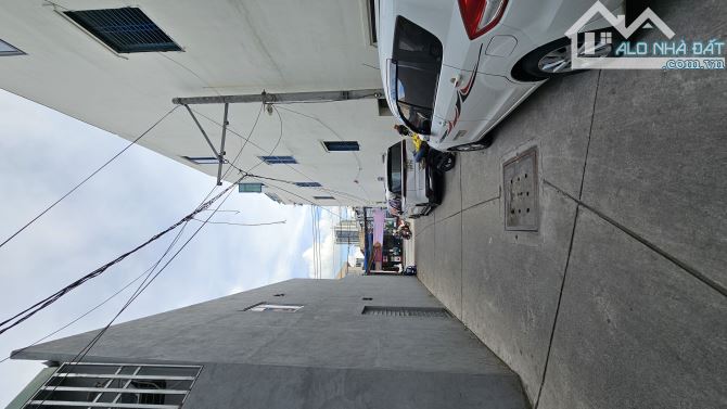 Sát mặt tiền xe hơi Ngang 6 x 11 nhà mới 3 tấm 79 triệu Q7