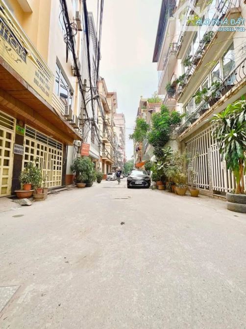 3 ô tô tránh Tây Sơn, gara rộng thoáng, DT 95m2, MT 6,5m, mặt ngõ thông, 2 thoáng, 27 tỷ