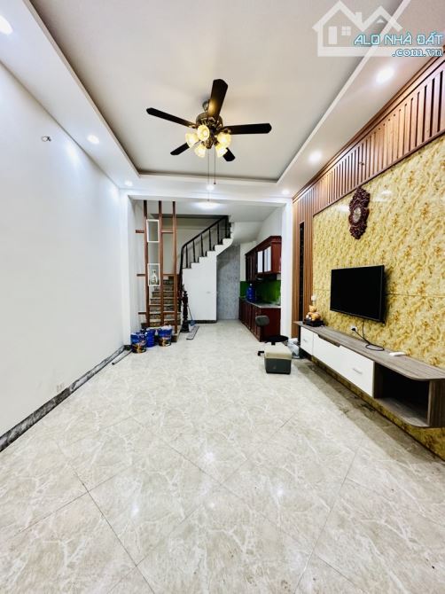 SIÊU PHẨM PHÂN LÔ – 5 TẦNG MỚI – NGÕ RỘNG THOÁNG – CÁCH Ô TÔ CHỈ 40M – NGUYỄN KHOÁI