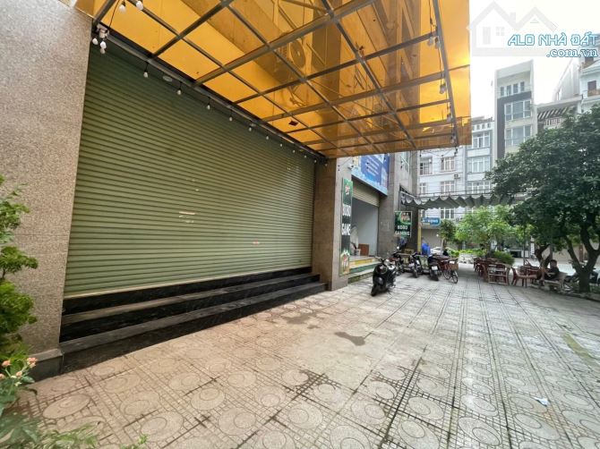 Bán căn Shop chân đế tòa Chung cư C2 Xuân Đỉnh, vỉa hè oto tránh, kinh doanh đa ngành nghề