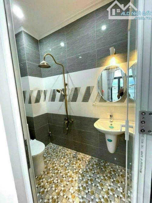 CHO THUÊ NHÀ 2 LẦU ĐẸP - FULL NỘI THẤT TRỤC CHÍNH HẺM, BÁN KÍNH 600M ĐẦY ĐỦ TIỆN ÍCH