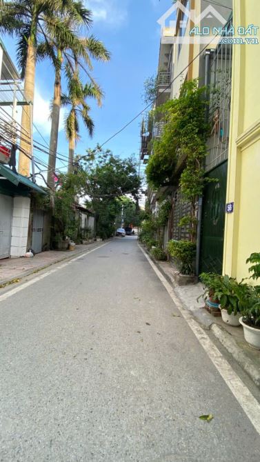 bán nhà lô góc mới 4 tầng, ô tô vào nhà, ngõ thông, gần cầu đông trù, giá đầu tư, DT 40m2