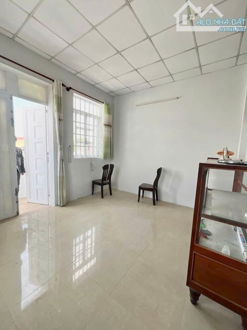 Cho thuê nhà trệt lầu 3 phòng ngủ. Hẻm đường Lý Tự Trọng, Ninh Kiều, Cần Thơ