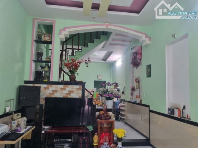 Bán nhà 2 Tầng DĩAn,SHR đường 2 xe hơi thông,gần chợ Tân Long