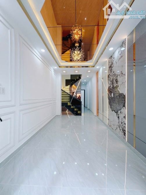 BÁN NHÀ MỚI ĐẸP 2 TẤM QUẬN 4 DT 45m2 HẺM 1/ SÁT MT KHU DÂN CƯ 3PN + 2WC GIÁ 4TỈ 5 TL