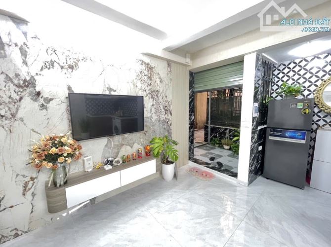 🏠 BÁN NHANH - TẦNG 1 KHU TẬP THỂ – NGÕ THÔNG – GẦN Ô TÔ – FULL NỘI THẤT-  Ngõ Kim Mã – Ba