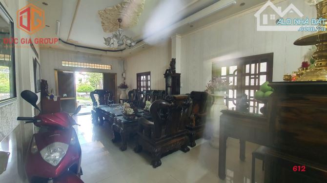 Bán nhà mặt tiền Võ Thị Sáu, trung tâm Biên Hoà. ngang 10m. DT404m2. Giá 120tr/m2 rẻ ạ.