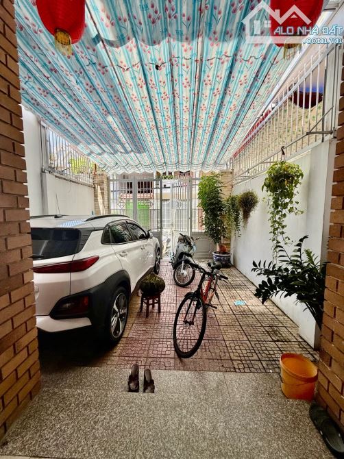 Nhà đẹp 3 tầng kiệt vip Núi Thành, 5.5m – Cách đường 30m, khu sống yên tĩnh hiếm có