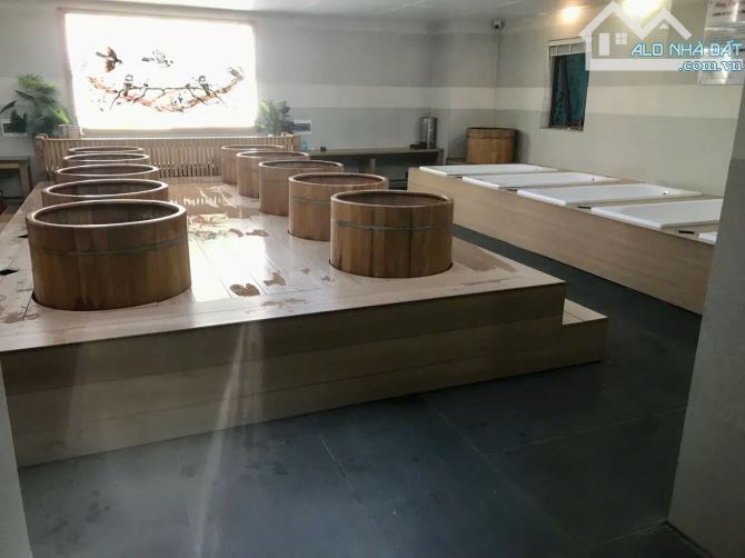 NGỘP NGÂN HÀNG BÁN GẤP TRONG THÁNG – MT NGUYỄN THIỆN THUẬT – 725.1M² – 7 TẦNG – 260 TỶ