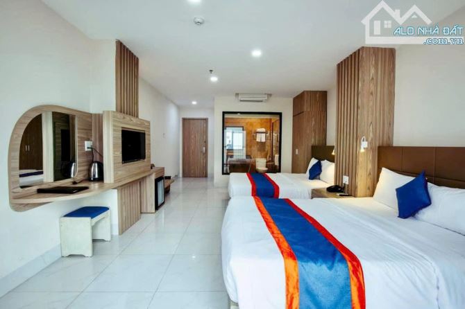 BÁN Khách Sạn  chuẩn 3 sao Tttp biển Nha Trang view 4 phía.