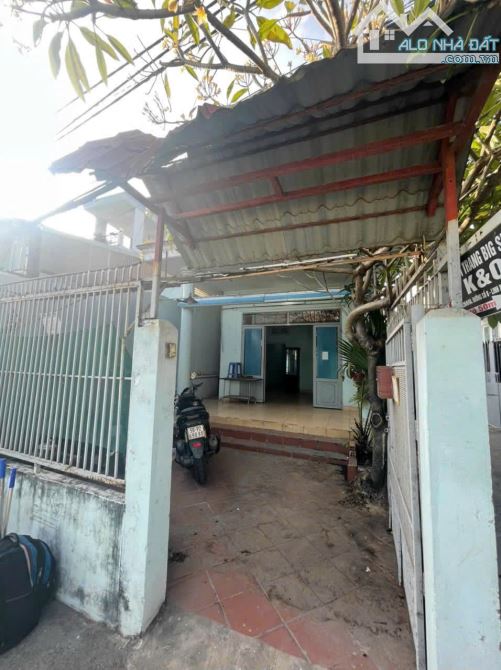 Nhà Linh Xuân hẻm xe tải, 2pn, rộng rãi thoáng mát. Sẵn 3 máy lạnh