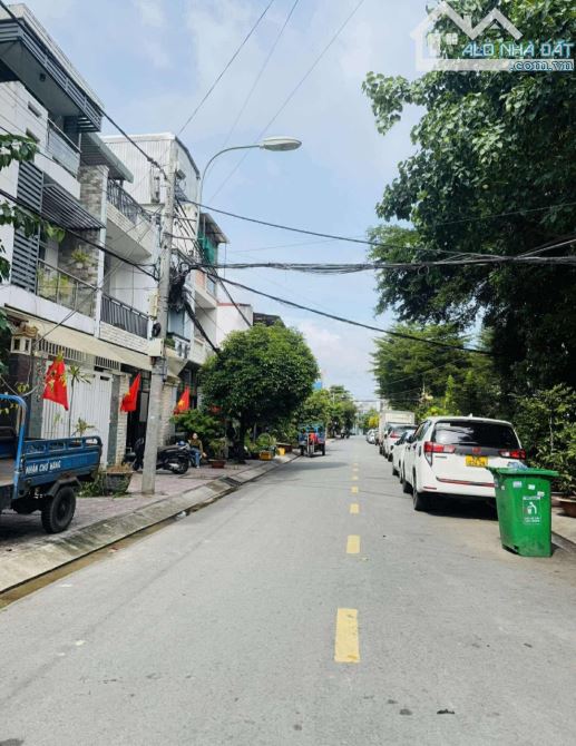 Mặt tiền đường 10m ngay Bùi Minh Trực, Q.8, DT: 4 X 14m, hai lầu, giá 7 tỷ 6.
