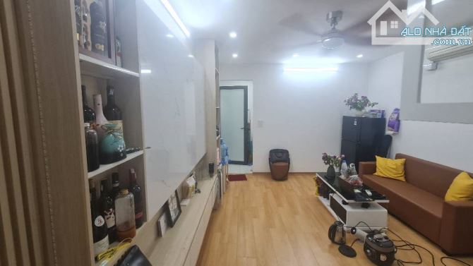 BÁN TẬP THỂ NGUYỄN TRÃI! ĐẸP NHƯ CHUNG CƯ, 65M2, TẦNG 3, 2 PHÒNG NGỦ, THOÁNG ĐẸP, Ở NGAY!