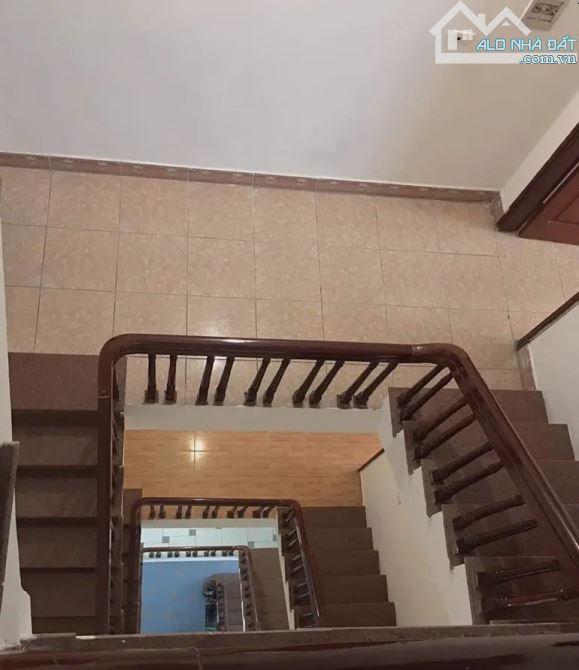 Bán nhà Hoàng Quốc Việt, ô tô tránh, vỉa hè, kinh doanh, 1 nha ra phố, ô tô đỗ cửa vào nhà
