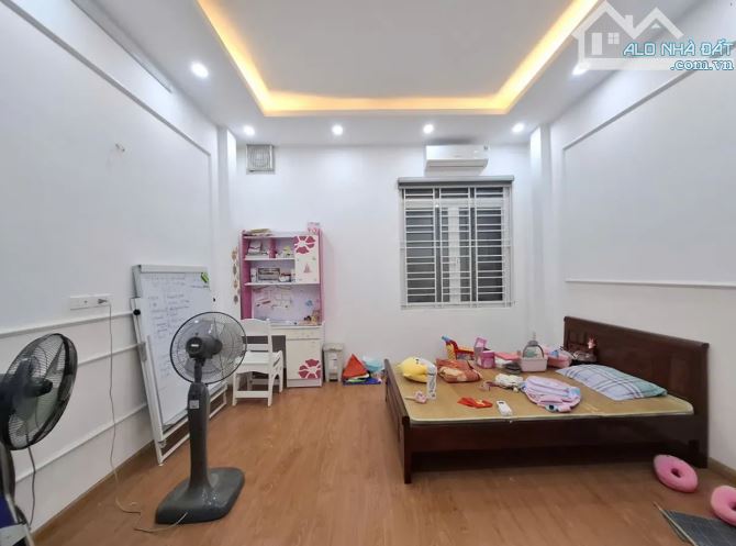 Bán nhà Cầu Giấy, dân xây, gần phố, tiện ích, ở hoặc cho thuê dòng tiền đều đỉnh.