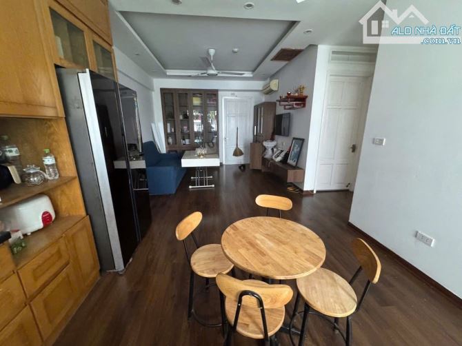 Nhỉnh 4 tỷ, căn hộ tầng đẹp khu đô thị Linh Đàm, 65m2, 2 ngủ, sổ riêng lâu dài